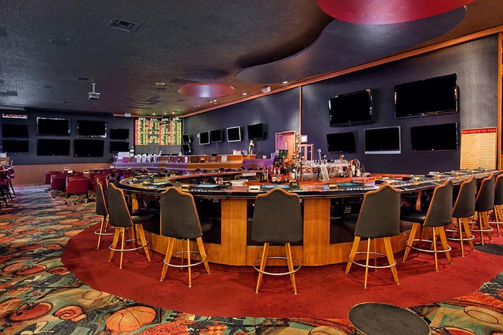 Maverick Hotel And Casino By Red Lion Hotels Elko Kültér fotó